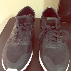 New Balance Black Sneaker